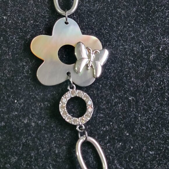 💜A light purple holographic color Guess Necklace - Picture 6 of 9